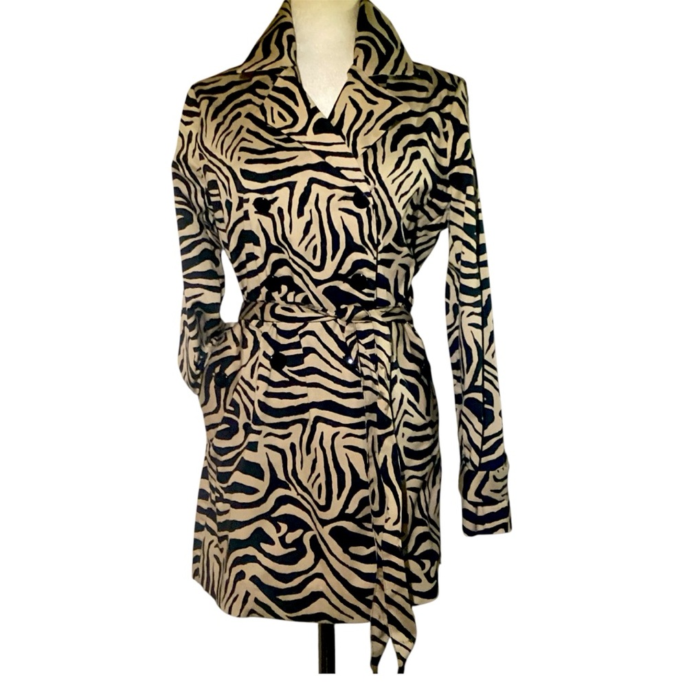 Dana Buchman Trench…